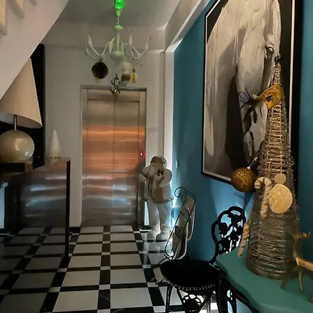 Square * 兹拉蒂博尔